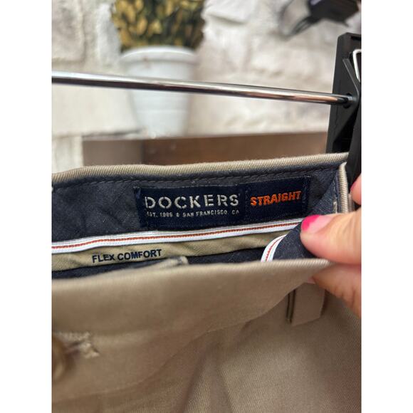 Dockers Men's Dark Pebble Signature Khakis Straight Fit Versatile Pants Size 34 - Picture 4 of 6